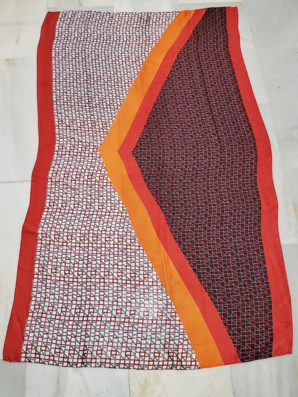 Vintage Printed Scarf – Artistic & Feminine – Excellent Condition